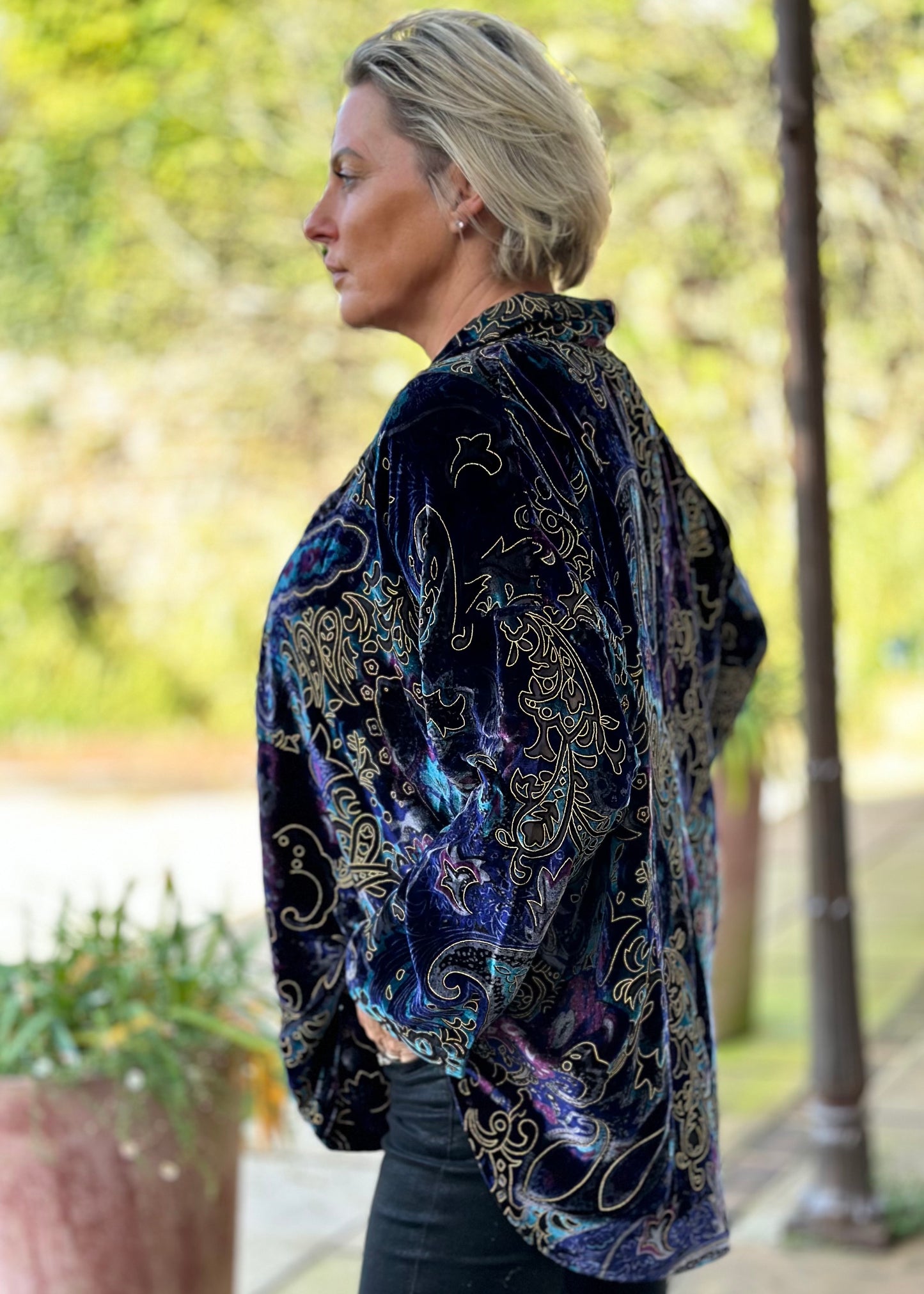 D - THE SOHO OVERSIZED SHIRT IN PAISLEY DEVORE SILK VELVET IN BLUE