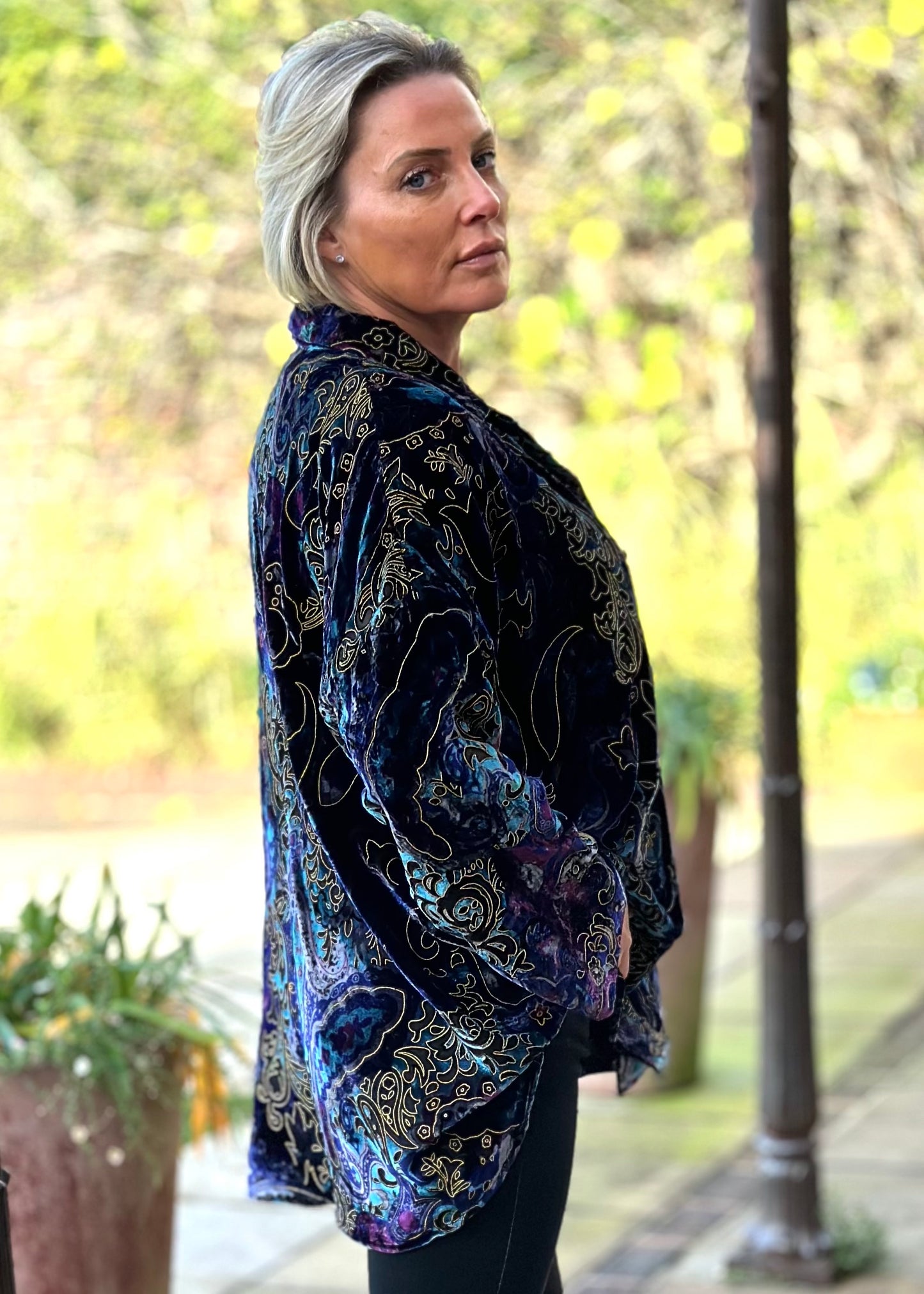 D - THE SOHO OVERSIZED SHIRT IN PAISLEY DEVORE SILK VELVET IN BLUE